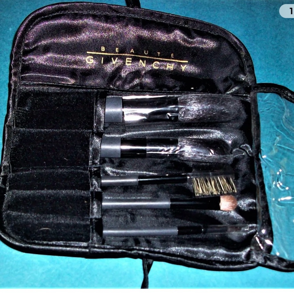 NEW-Givenchy 5 Piece Makeup Brush Set w/ Black Travel Size Pouch, Brand New